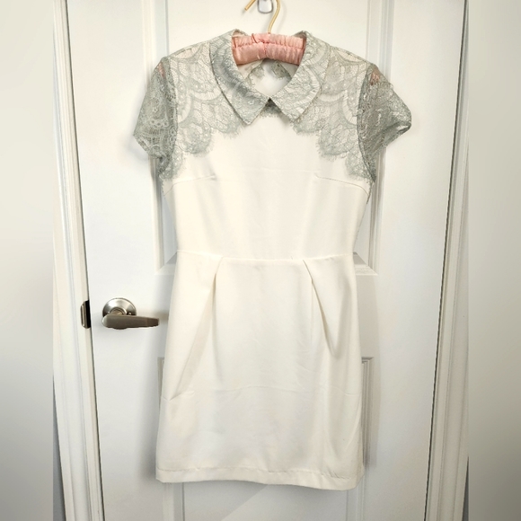 Lace dress with collar and key hole back. Size Small. - Picture 11 of 11